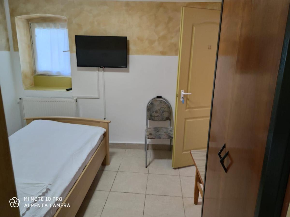 Alfredo Hostel Craiova Eksteriør bilde