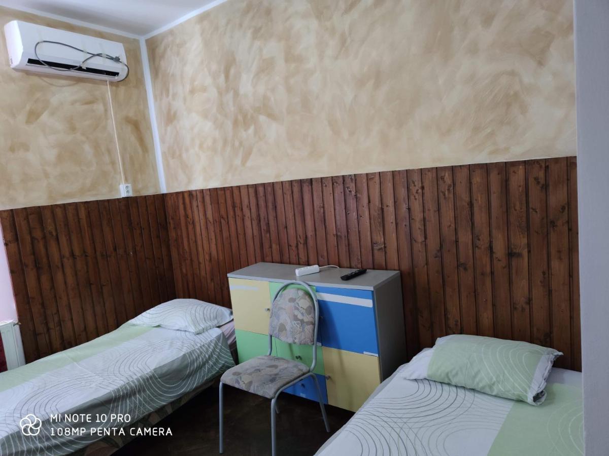 Alfredo Hostel Craiova Eksteriør bilde