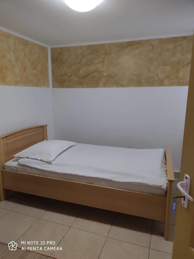 Alfredo Hostel Craiova Eksteriør bilde