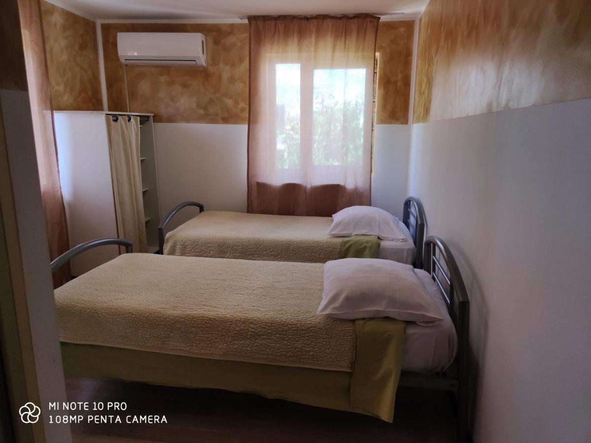 Alfredo Hostel Craiova Eksteriør bilde