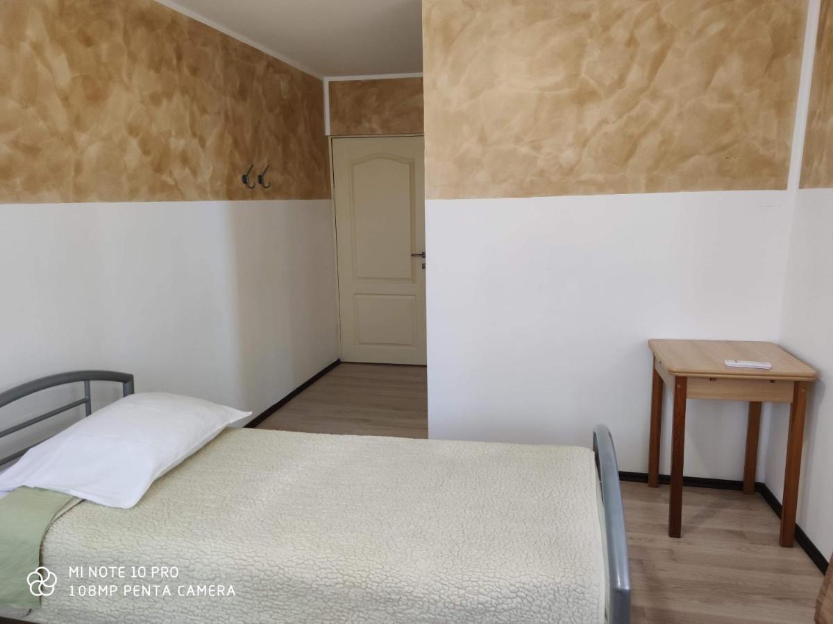 Alfredo Hostel Craiova Eksteriør bilde